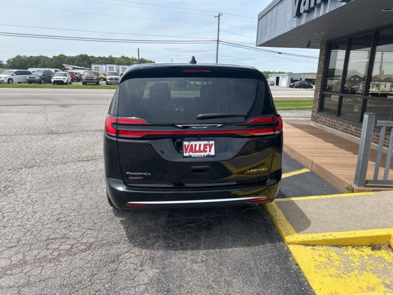 2027 Chrysler Pacifica Limited