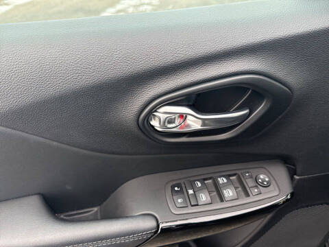 2023 Jeep Cherokee Altitude Lux