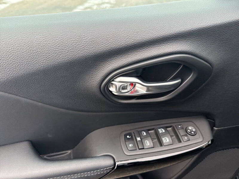 2023 Jeep Cherokee Altitude Lux