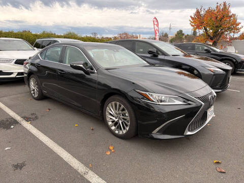 2019 Lexus ES 300h