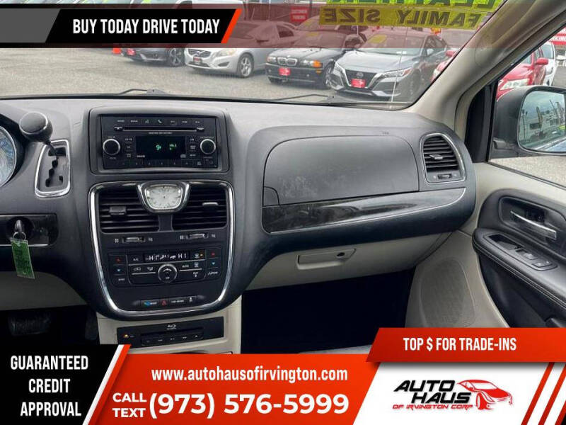 2013 Chrysler Town and Country Touring-L