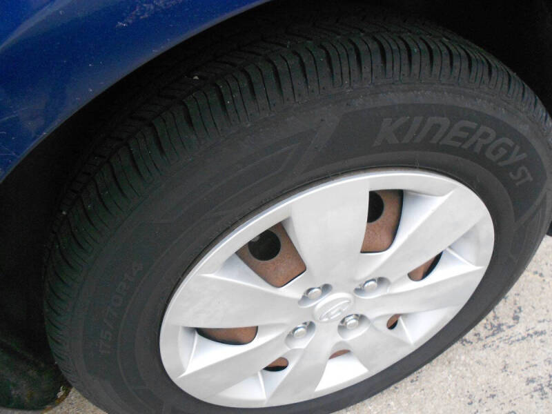 2010 Hyundai Accent Blue