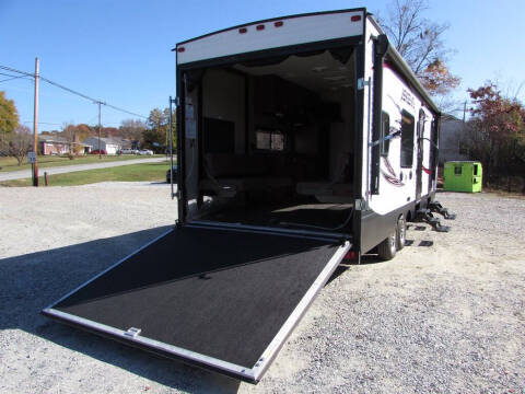 2015 Forest River Vengeance 25v