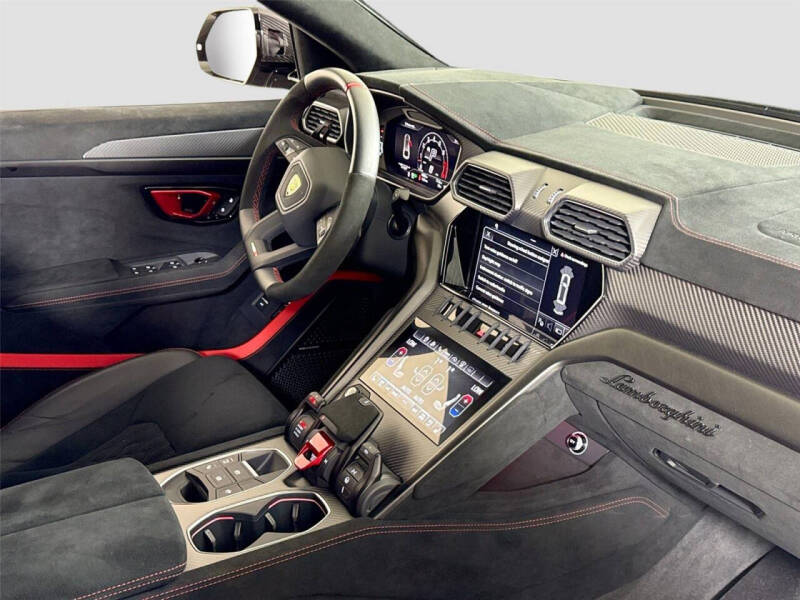 2023 Lamborghini Urus Performante