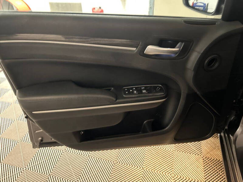 2018 Chrysler 300 Touring