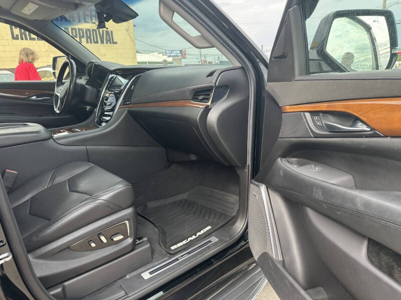 2018 Cadillac Escalade ESV Luxury