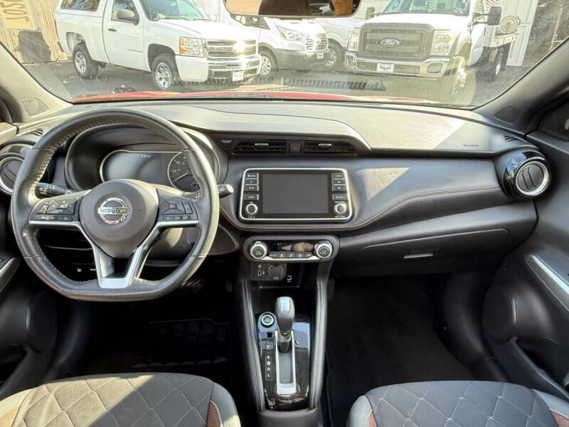 2019 Nissan Kicks SR