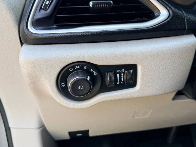 2017 Chrysler Pacifica Touring-L