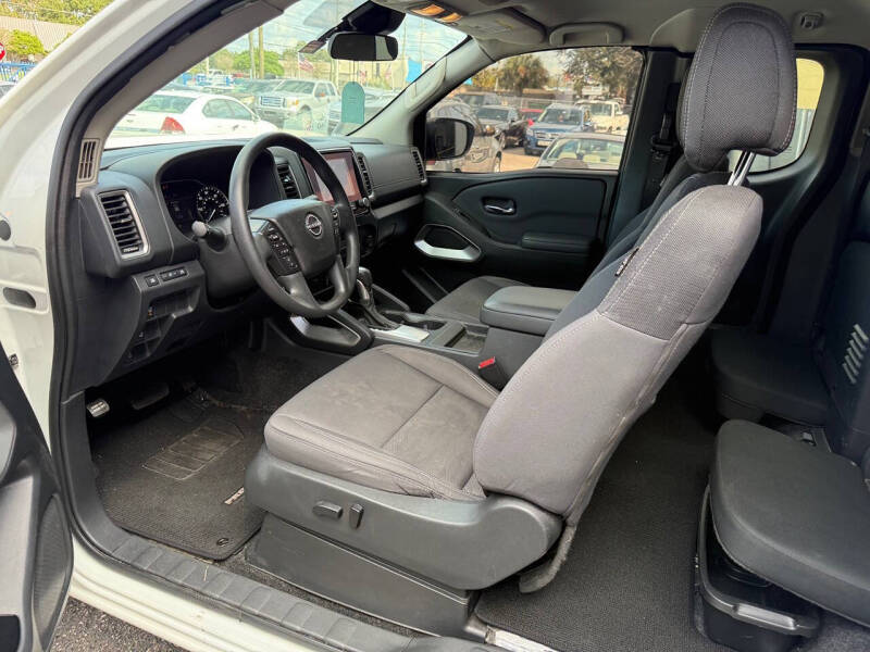 2022 Nissan Frontier SV