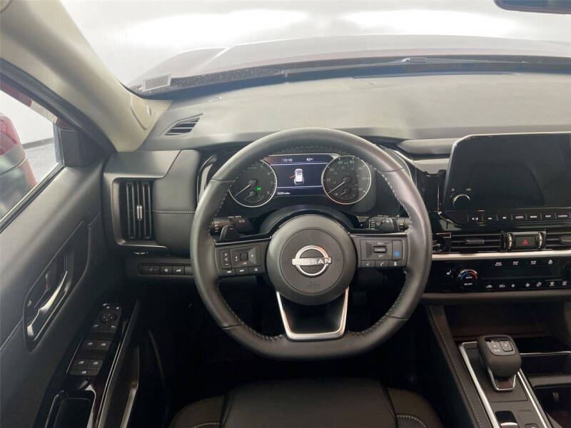 2025 Nissan Pathfinder SL