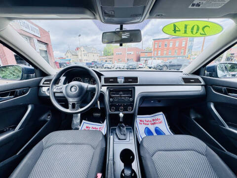 2014 Volkswagen Passat 1.8T S PZEV