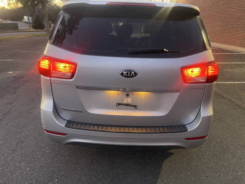 2015 Kia Sedona L