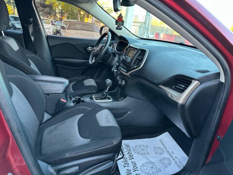 2015 Jeep Cherokee Sport