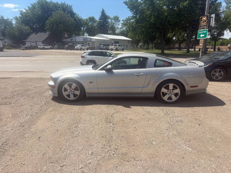 2005 Ford Mustang GT Deluxe