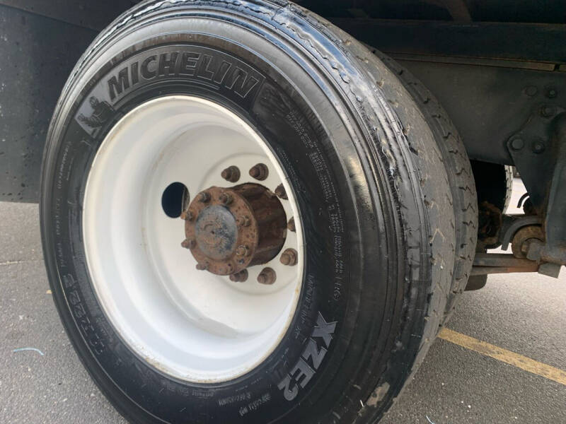 2012 Freightliner M2 106