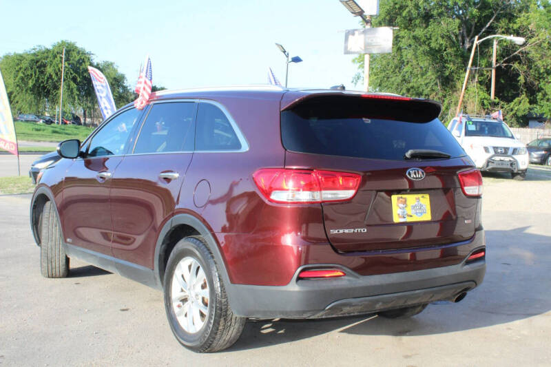 2017 Kia Sorento LX