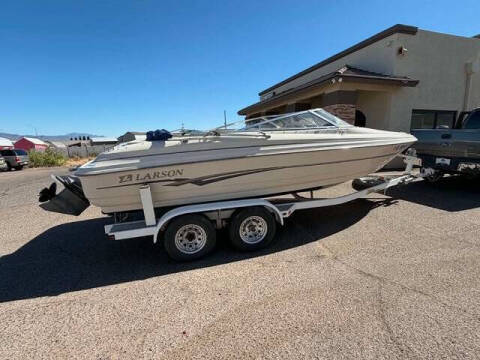2001 Larson Boats 212 SEI