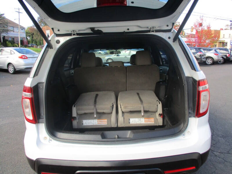 2013 Ford Explorer Base photo 5