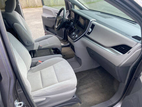 2017 Toyota Sienna LE 7-Passenger