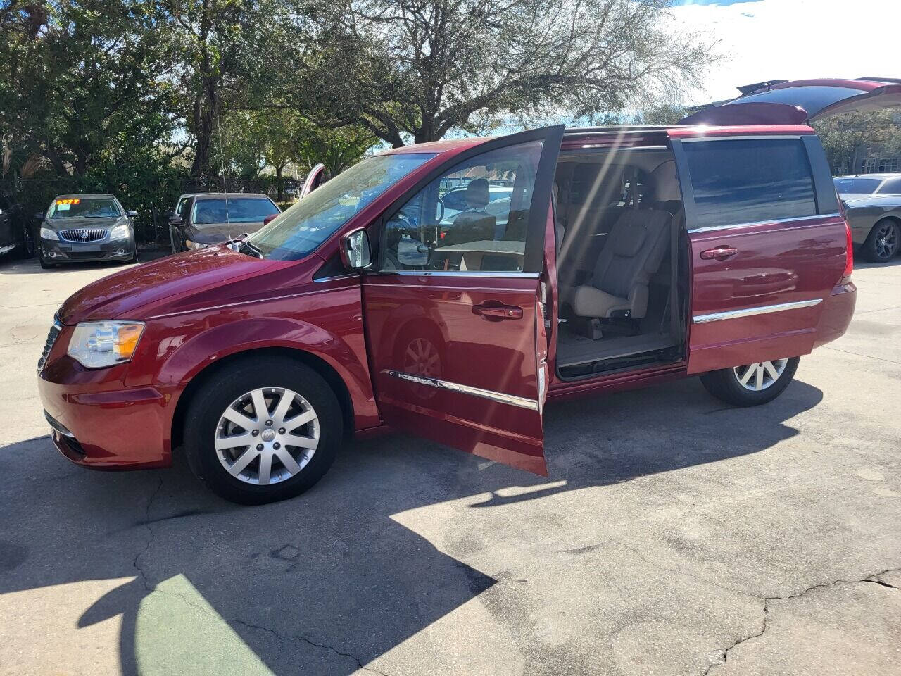 2016 Chrysler Town and Country for sale at FAMILY AUTO BROKERS in Longwood, FL