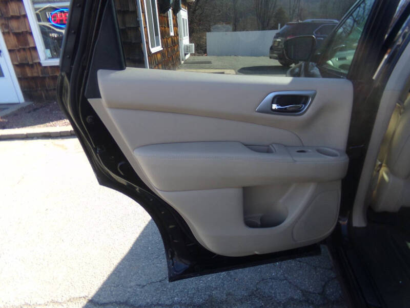 2017 Nissan Pathfinder SL