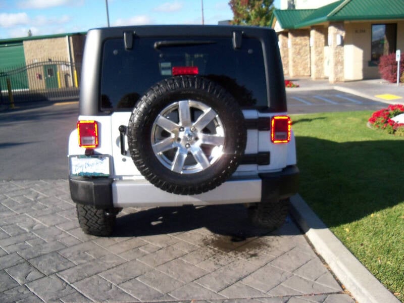 2017 Jeep Wrangler Sahara photo 6