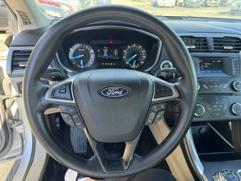 2018 Ford Fusion SE photo 9