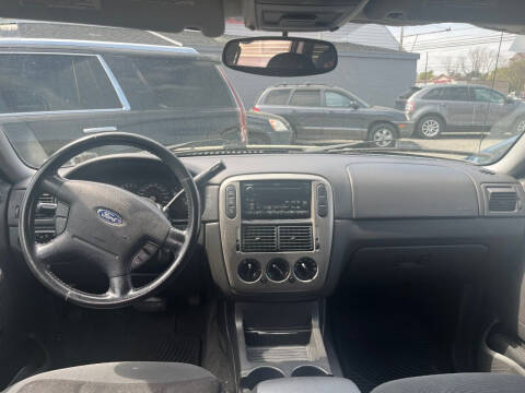 2004 Ford Explorer XLT