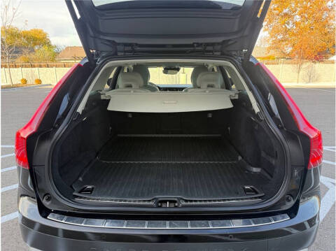 2020 Volvo V90 Cross Country T6