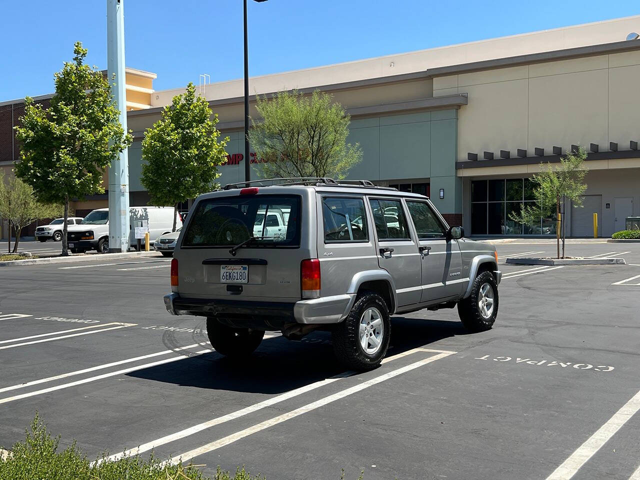 2000 Jeep Cherokee for sale at R&G Auto Sales in Tujunga, CA