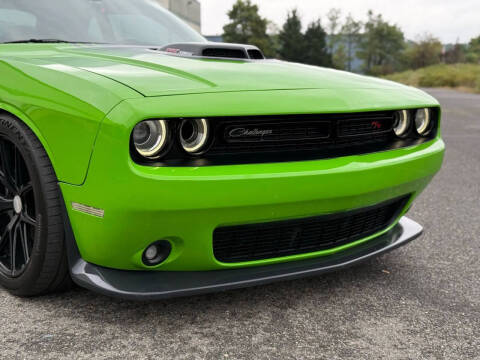 2017 Dodge Challenger 392 HEMI Scat Pack Shaker