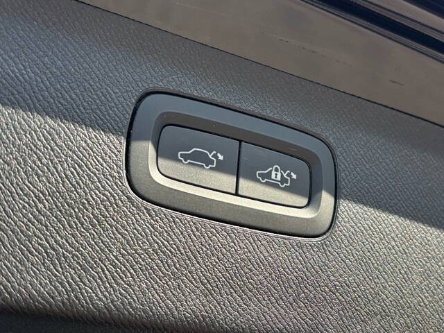 2023 Volvo XC90 B6 Ultimate Bright Theme 6P