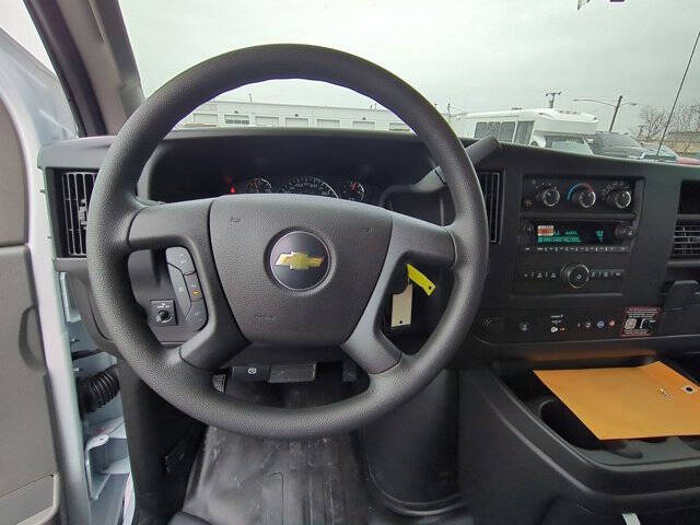 2025 Chevrolet Express 2500