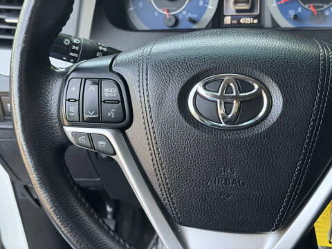 2017 Toyota Sienna SE 8-Passenger