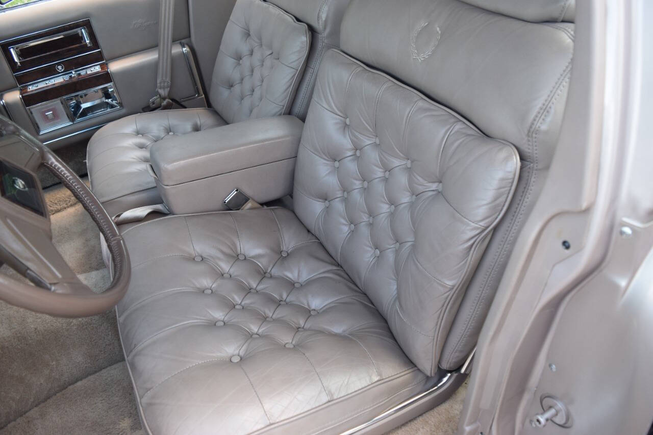 1991 Cadillac Brougham 221
