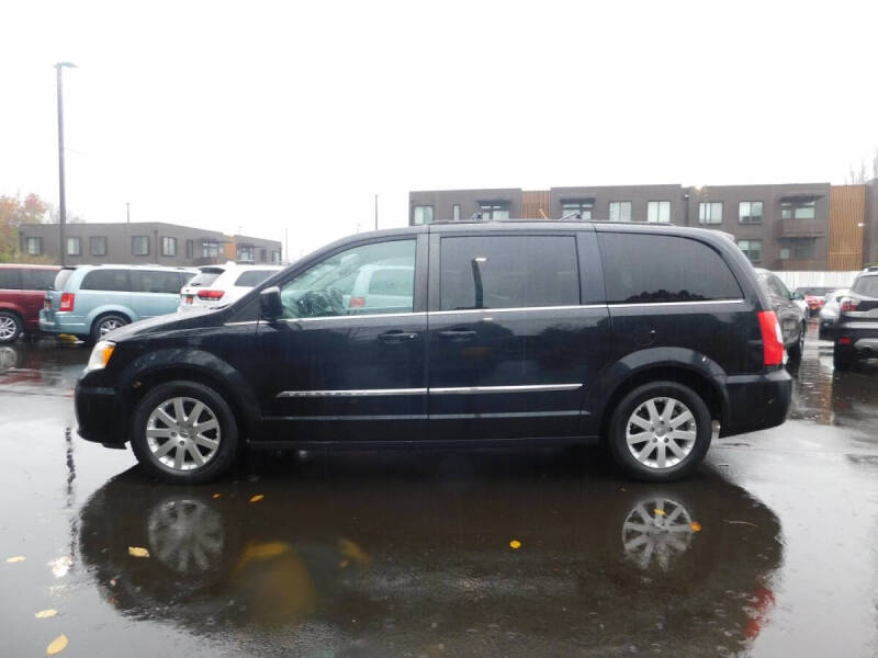 2016 Chrysler Town and Country Touring