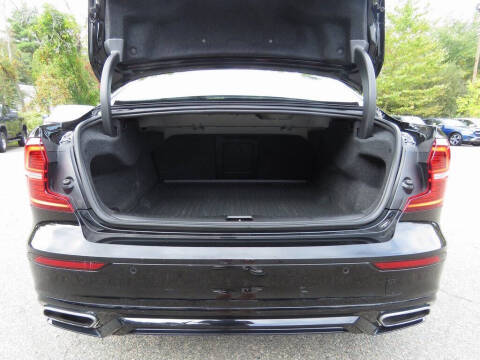 2022 Volvo S60 B5 Momentum