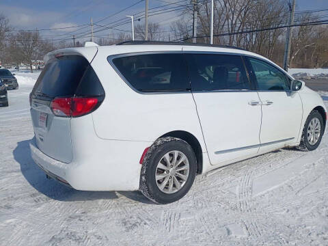 2017 Chrysler Pacifica Touring-L