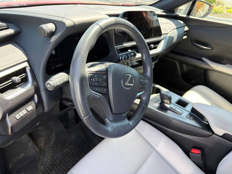 2025 Lexus UX 300h