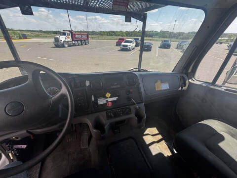 2007 Freightliner M2 106