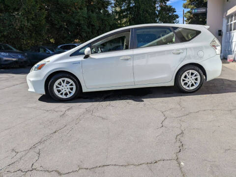 2012 Toyota Prius v Two