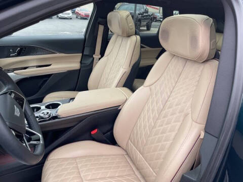 2024 Cadillac LYRIQ Luxury 3