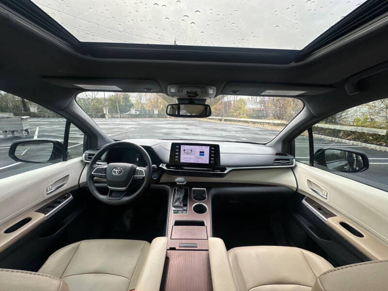 2021 Toyota Sienna XLE 8-Passenger