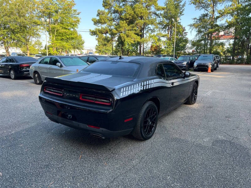 2016 Dodge Challenger R/T photo 7