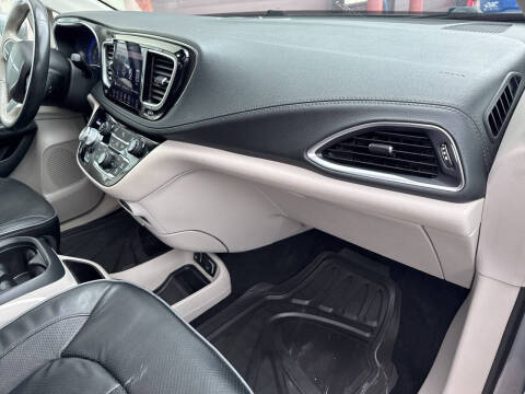 2019 Chrysler Pacifica Limited 35th Anniversary