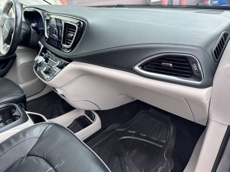 2019 Chrysler Pacifica Limited 35th Anniversary