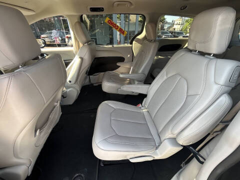 2021 Chrysler Voyager LXi