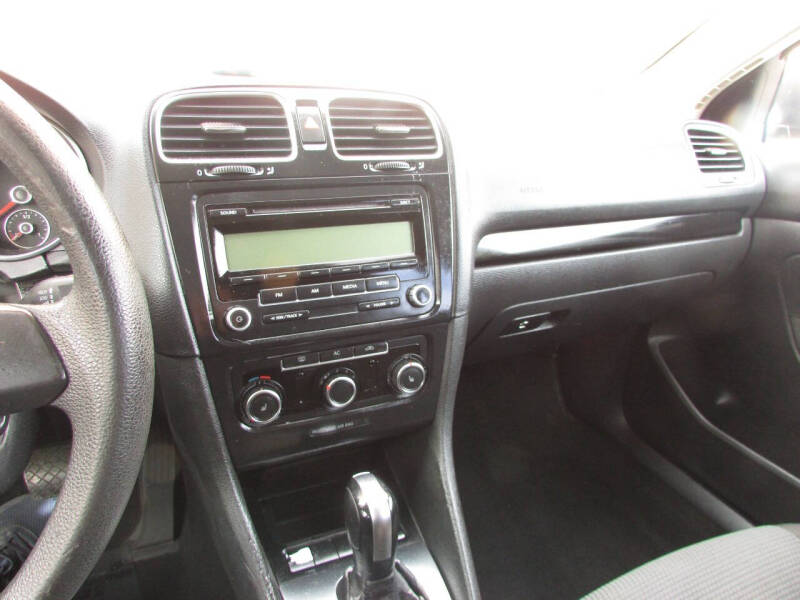 2011 Volkswagen Jetta SportWagen S photo 28