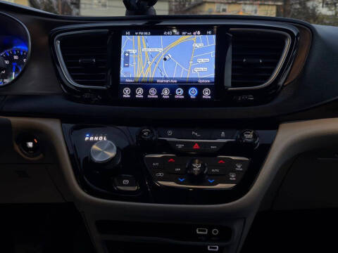 2017 Chrysler Pacifica Touring-L Plus