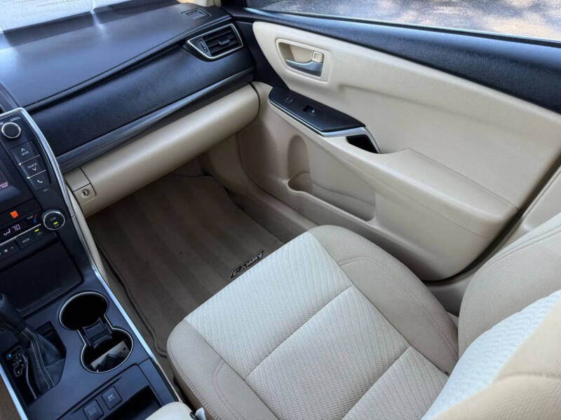 2017 Toyota Camry Hybrid